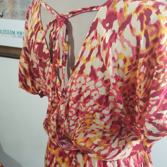 Hot & Delicious pattern romper. Size L Jrs - Picture 7 of 8